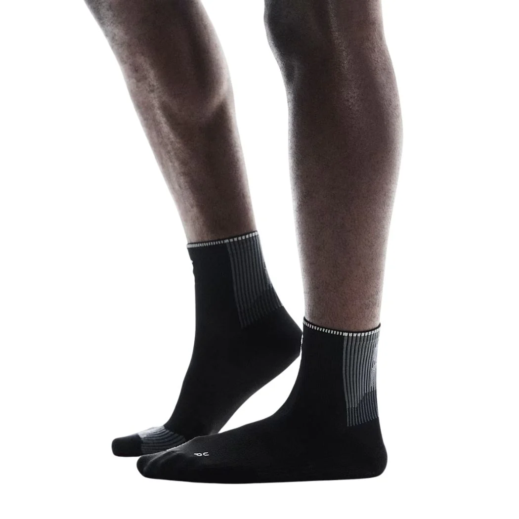 on Performance Run Mid Unisex Socks - Image 2