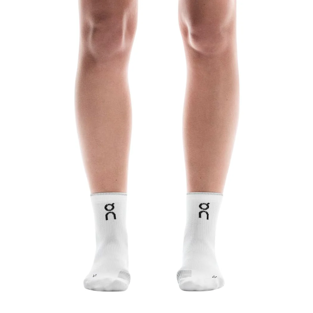 on Performance Run Mid Unisex Socks