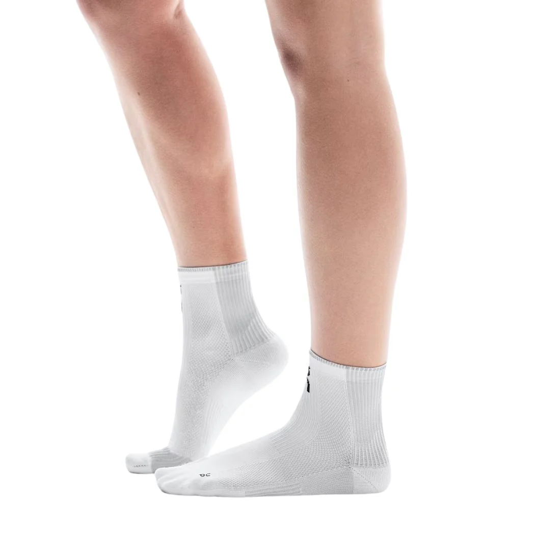 on Performance Run Mid Unisex Socks - Image 2
