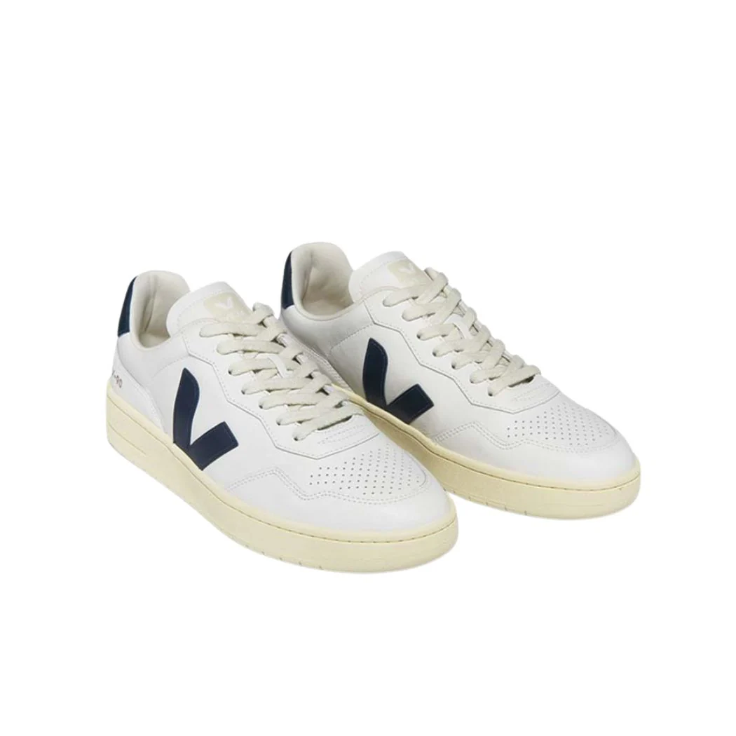 veja V-90 Women's Sneakers - Image 2